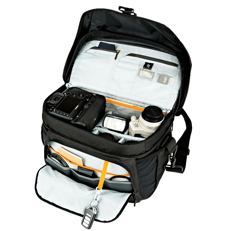 Brasna lowepro nova 200 aw II otvorena